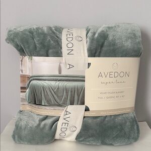 Avedon Super Luxe Velvet Plush Blanket